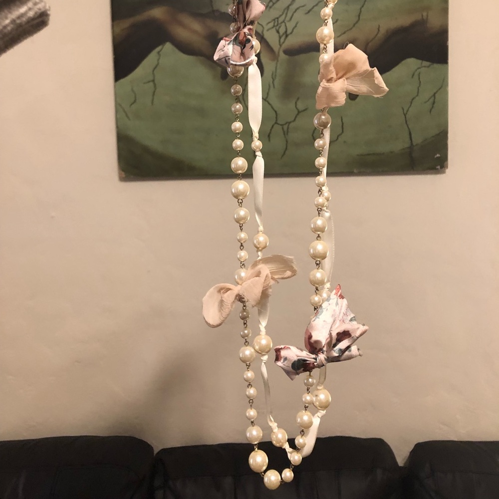 Pearl & Bow Necklace